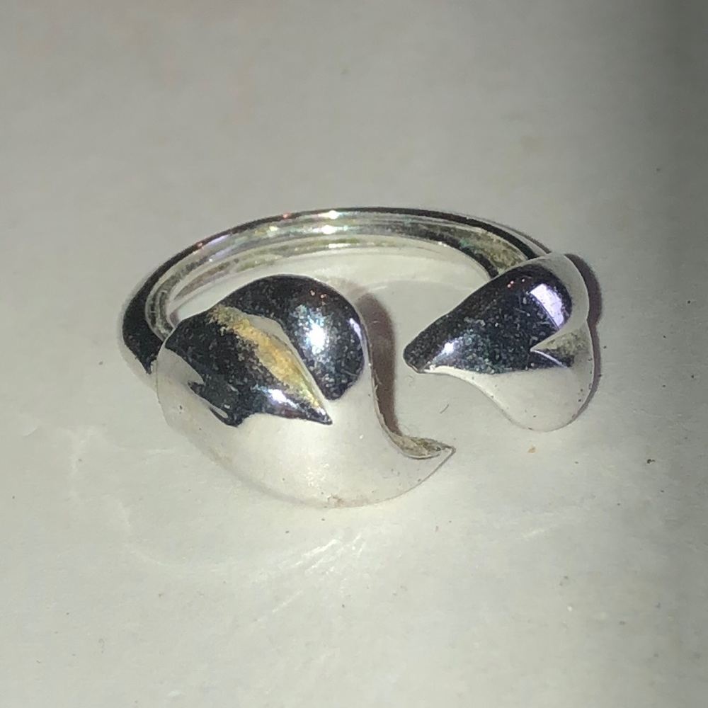 Avon Vintage Silver Tone Open Leaf Heart Ring